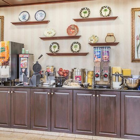 Days Inn & Suites By Wyndham Columbia Airport West Columbia Esterno foto
