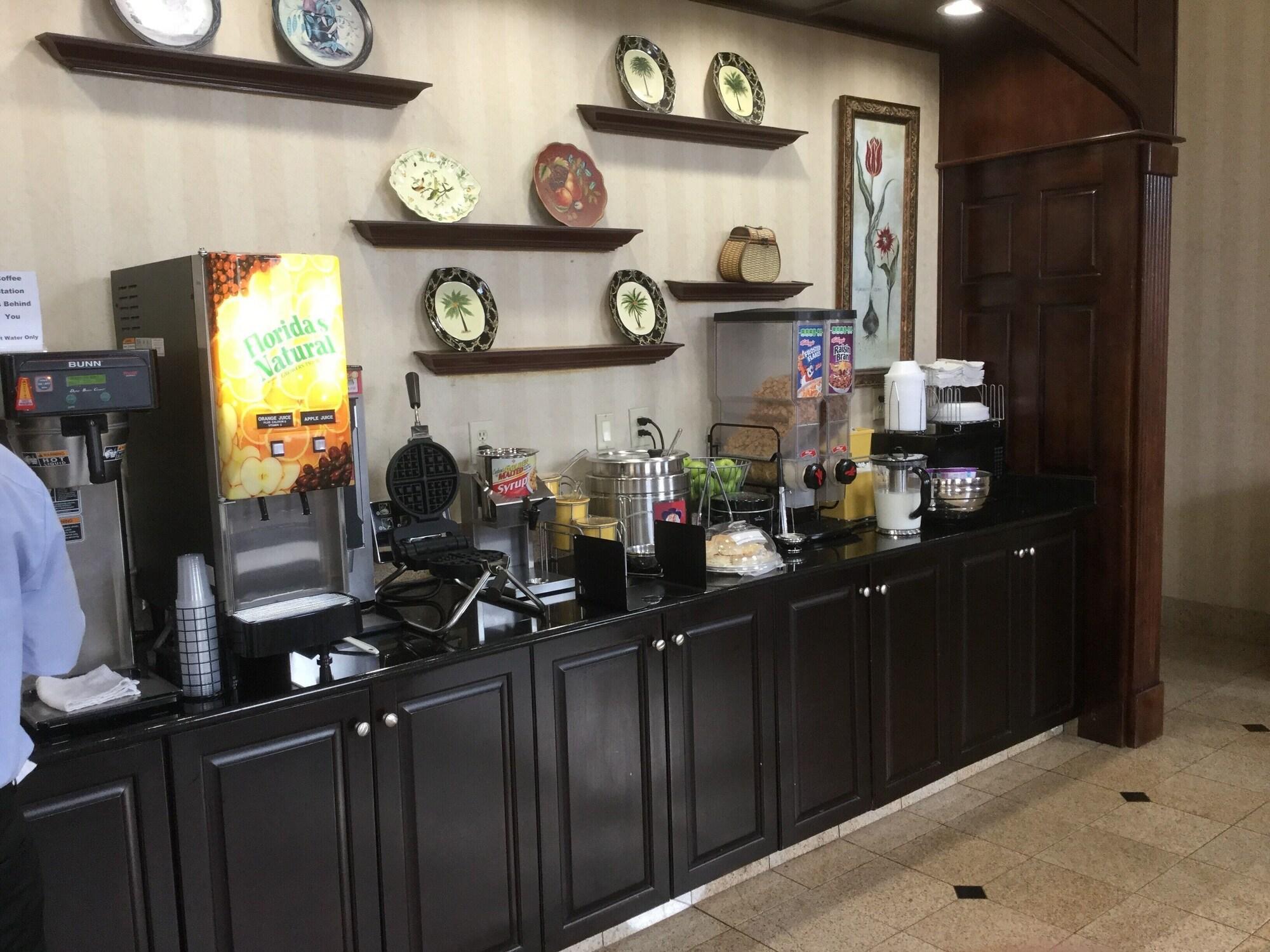 Days Inn & Suites By Wyndham Columbia Airport West Columbia Esterno foto