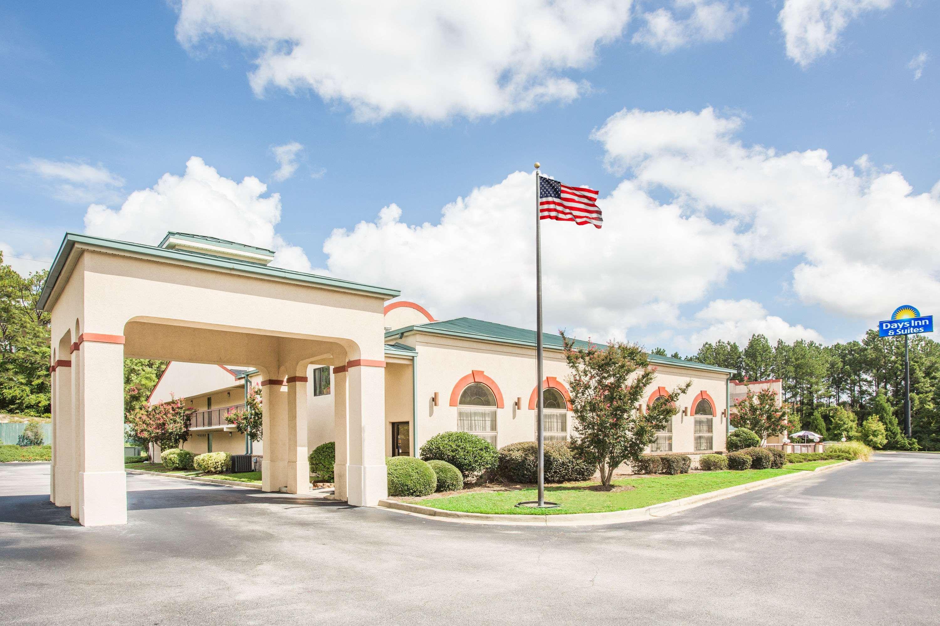 Days Inn & Suites By Wyndham Columbia Airport West Columbia Esterno foto