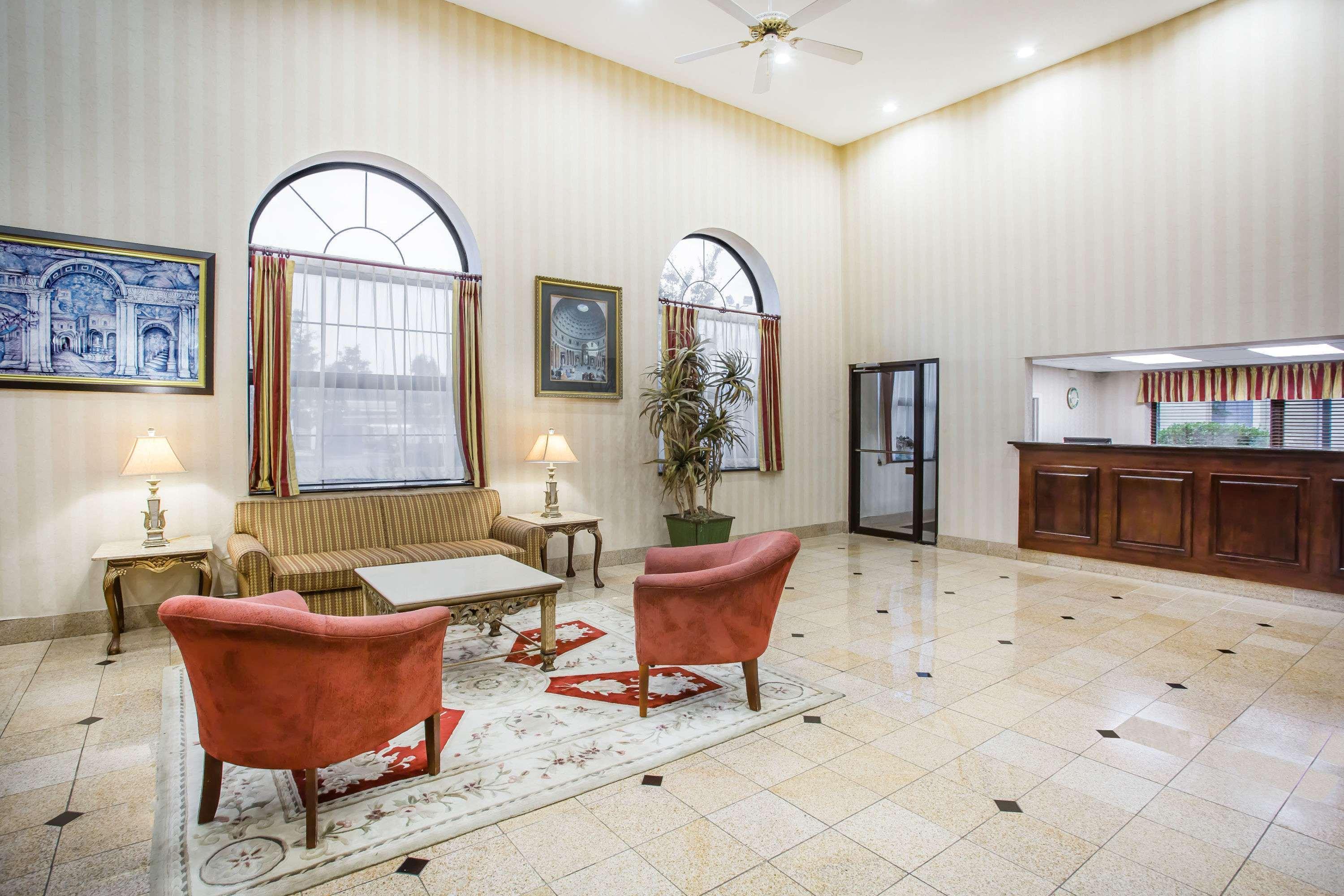 Days Inn & Suites By Wyndham Columbia Airport West Columbia Esterno foto